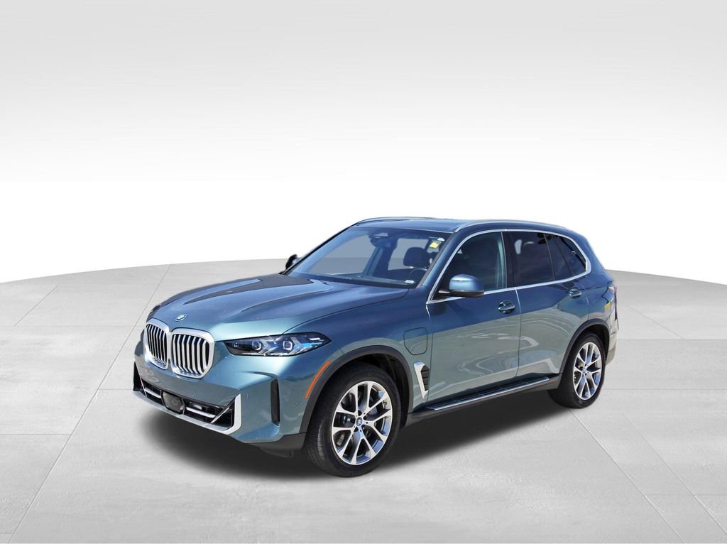 Used 2025 BMW X5 xDrive50e image 2