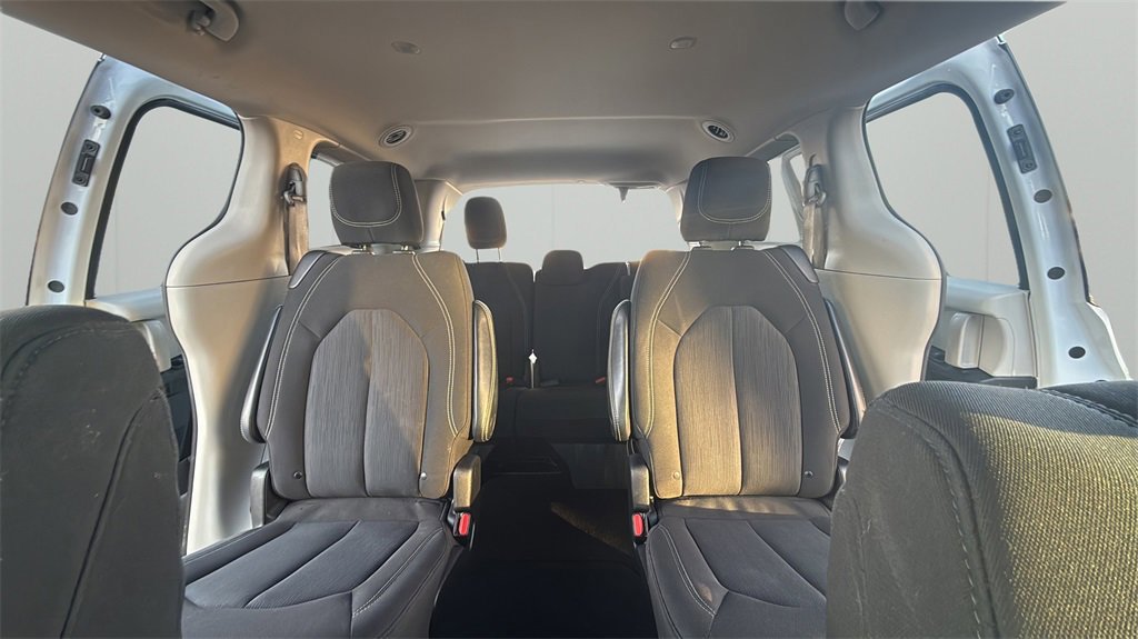 Used 2022 Chrysler Voyager LX image 43