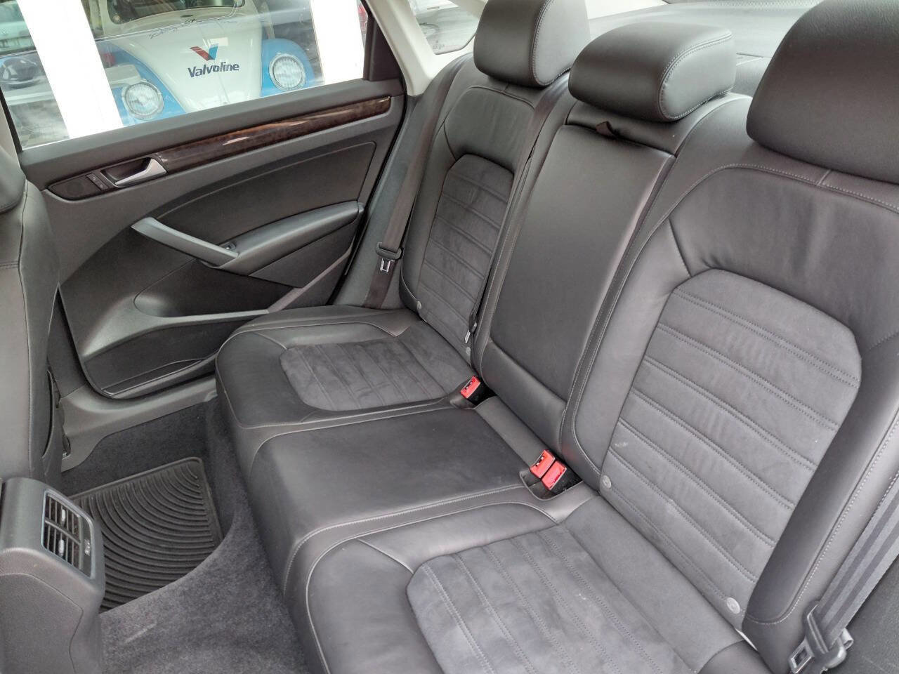 Used 2014 Volkswagen Passat TDI SEL Premium image 16