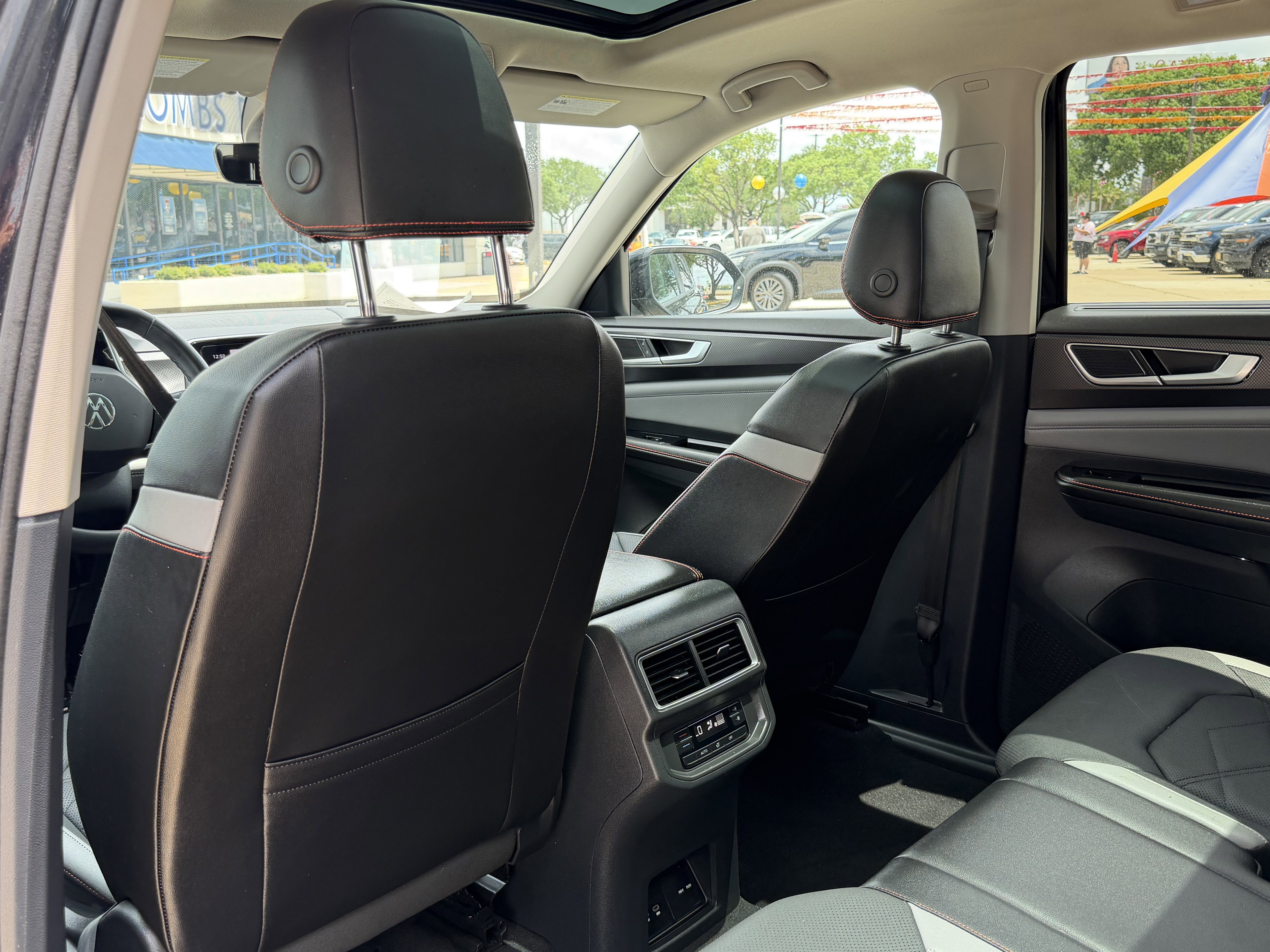 Used 2024 Volkswagen Atlas Peak Edition SE AWD/4WD image 12