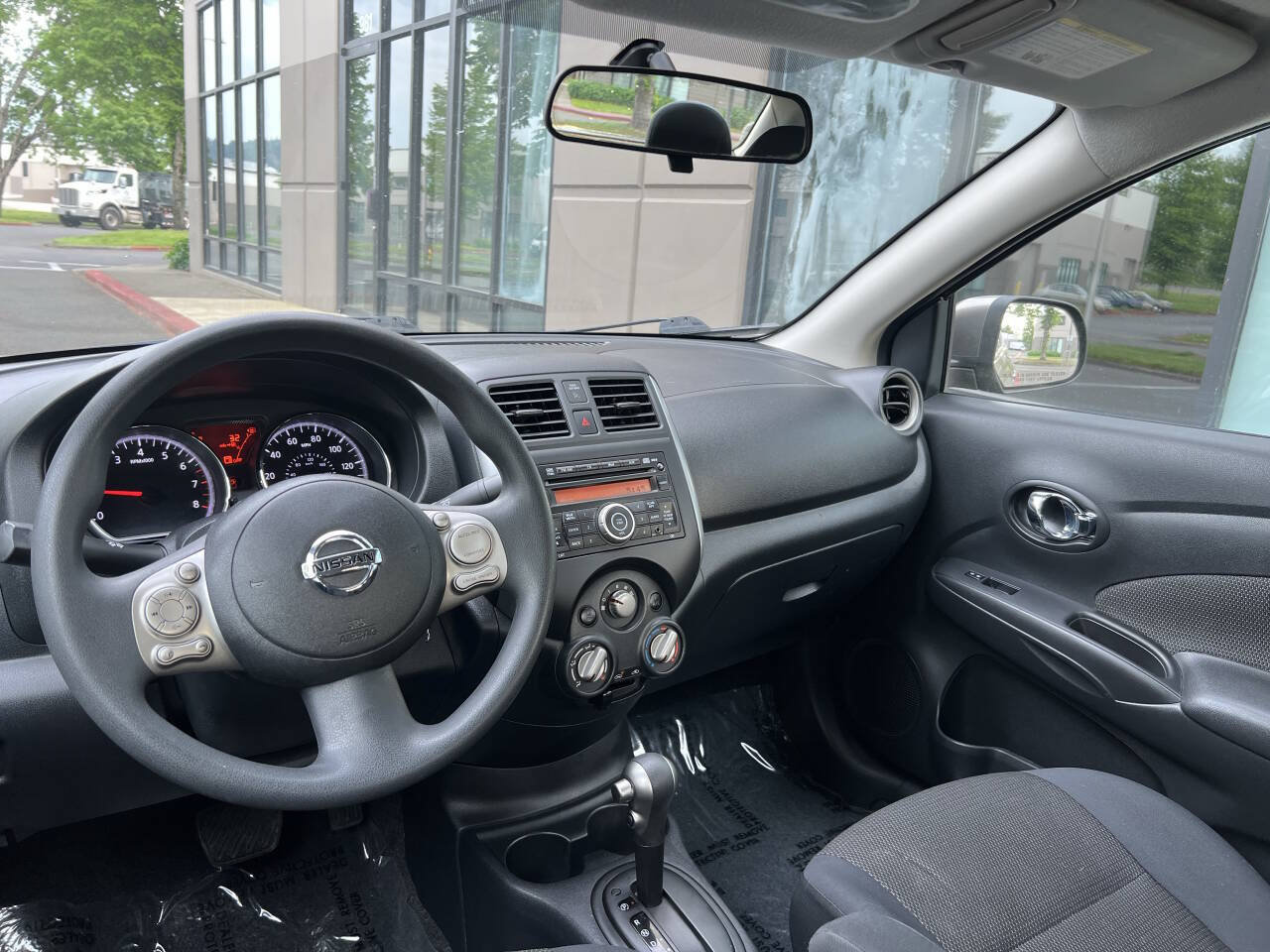 Used 2013 Nissan Versa SV w/ Convenience Pkg FWD image 14