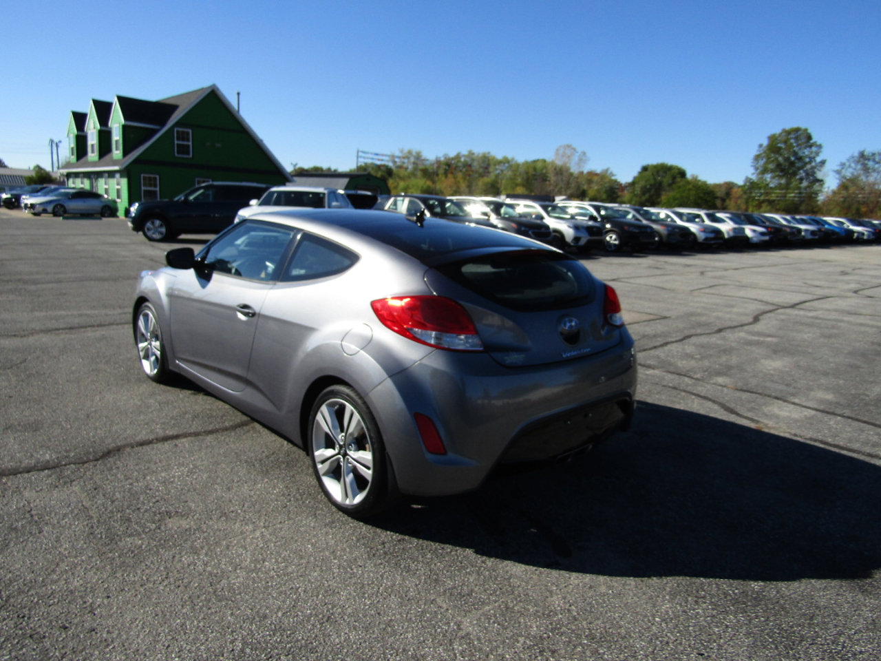 Used 2017 Hyundai Veloster Value Edition image 5