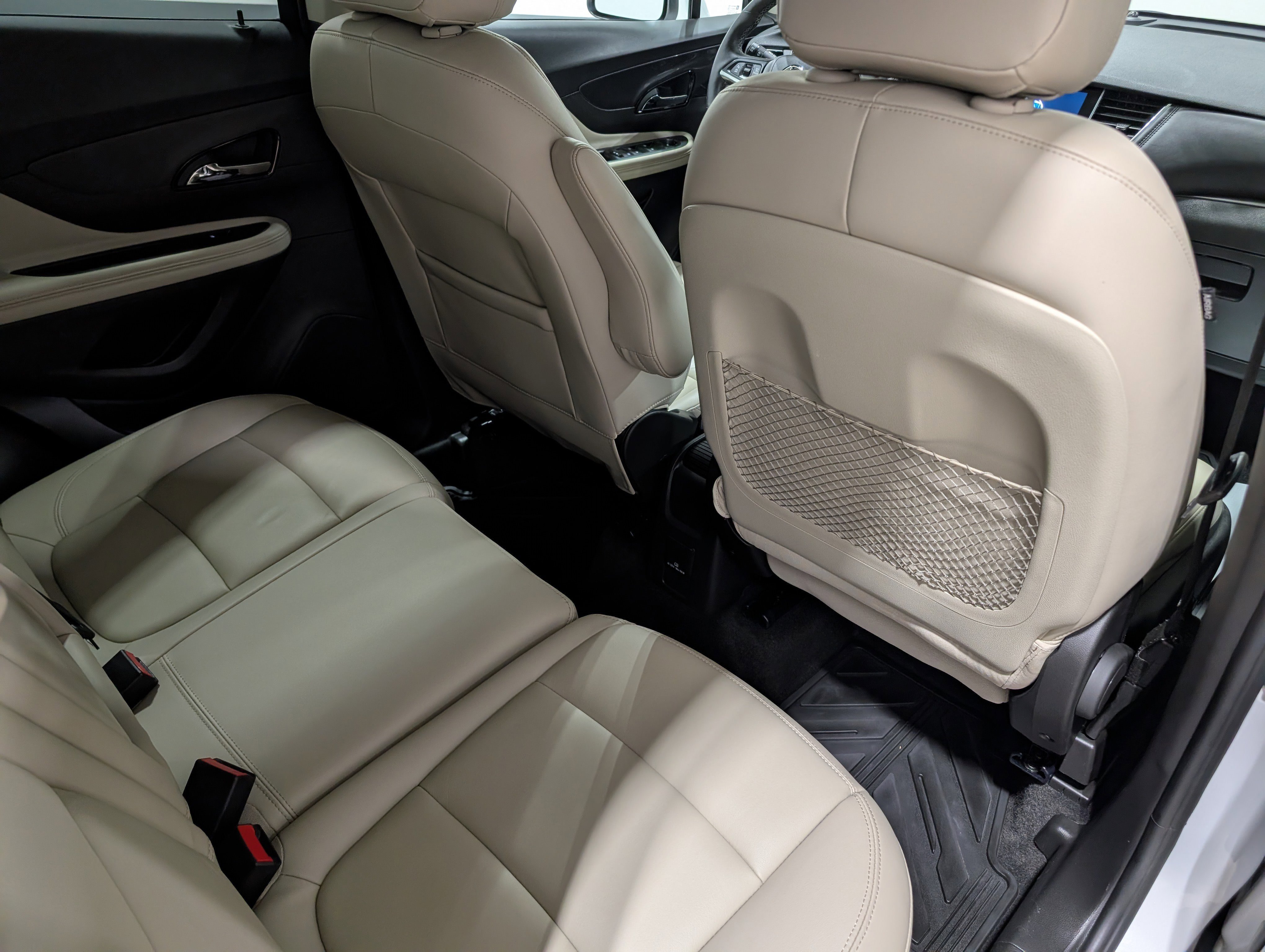 Used 2018 Buick Encore Premium w/ Experience Buick Package AWD/4WD image 17