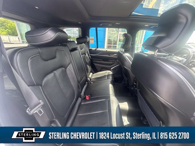 Used 2022 Jeep Grand Cherokee Overland w/ Luxury Tech Group IV AWD/4WD image 13