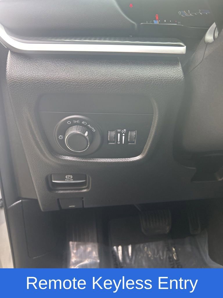 Used 2024 Jeep Grand Cherokee Altitude image 8