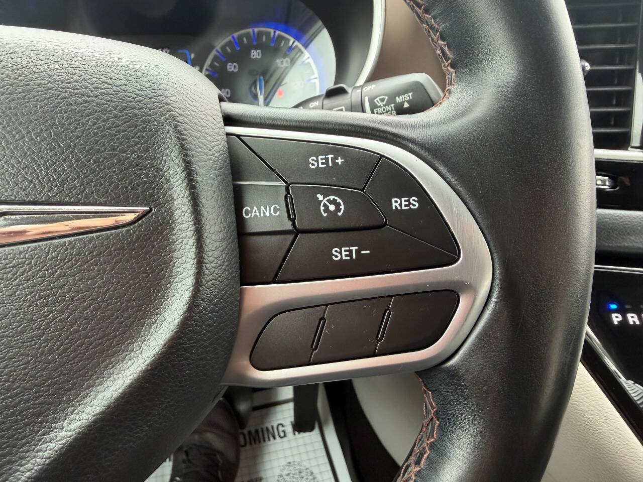 Used 2017 Chrysler Pacifica Touring-L FWD image 22