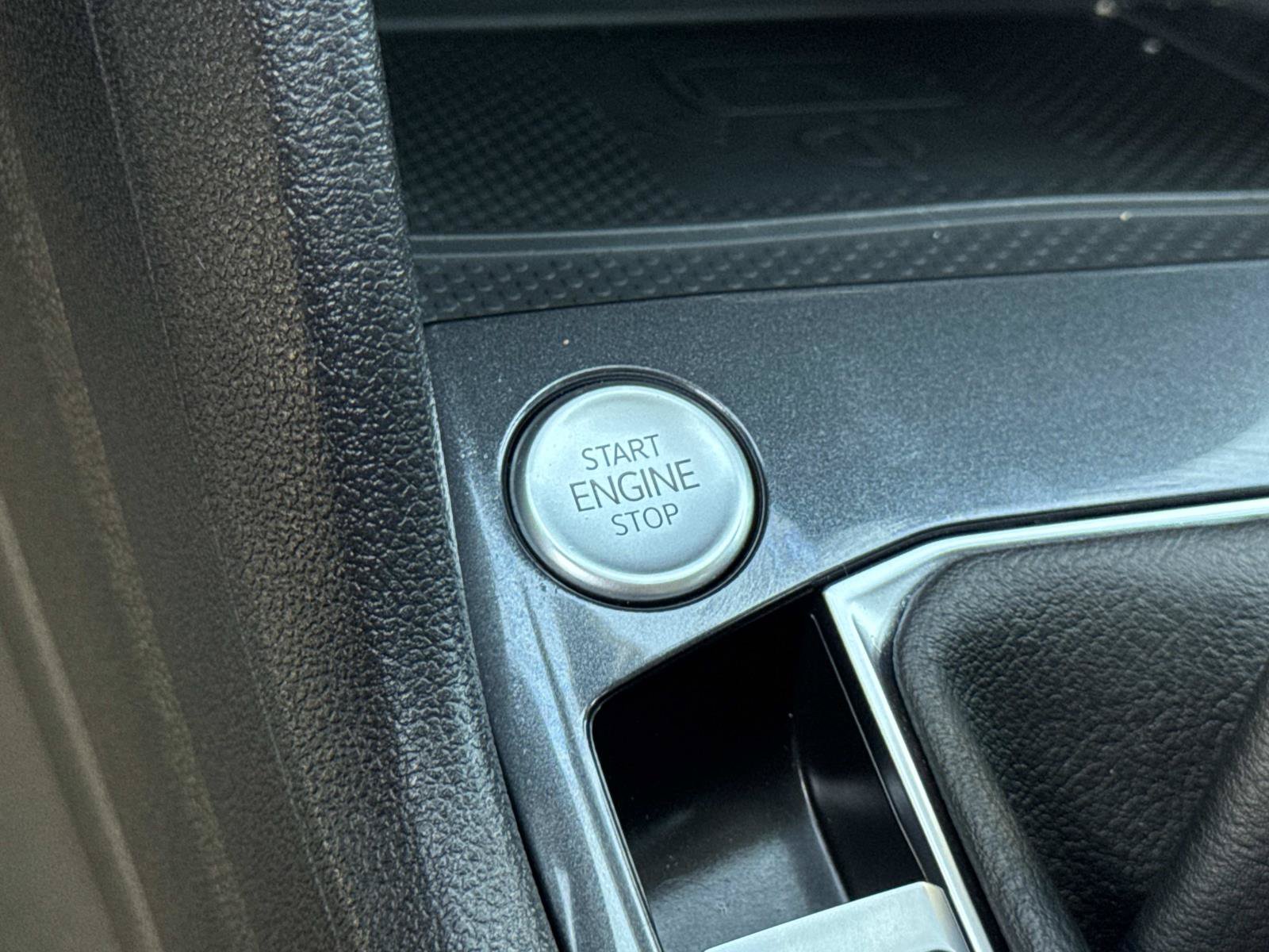 Certified 2023 Volkswagen Tiguan SE FWD image 18