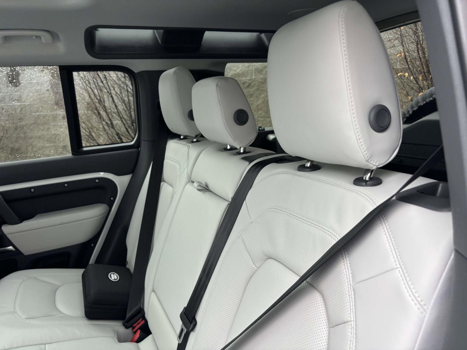 New 2026 Land Rover Defender 110 X-Dynamic SE image 21