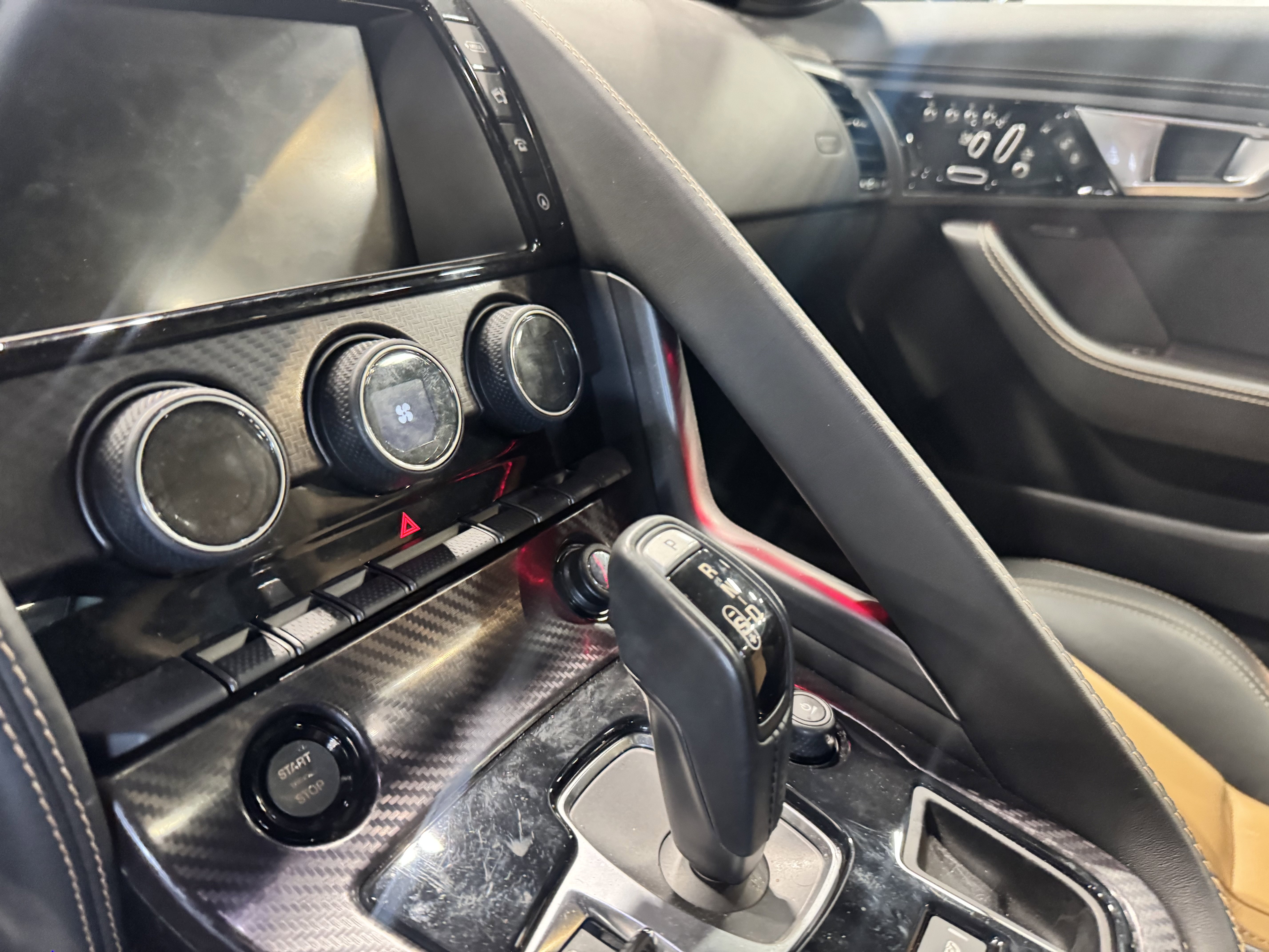 Used 2016 Jaguar F-TYPE R image 11