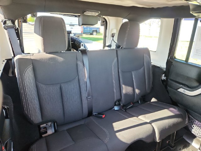 Used 2017 Jeep Wrangler Unlimited Sahara w/ Dual Top Group AWD/4WD image 30
