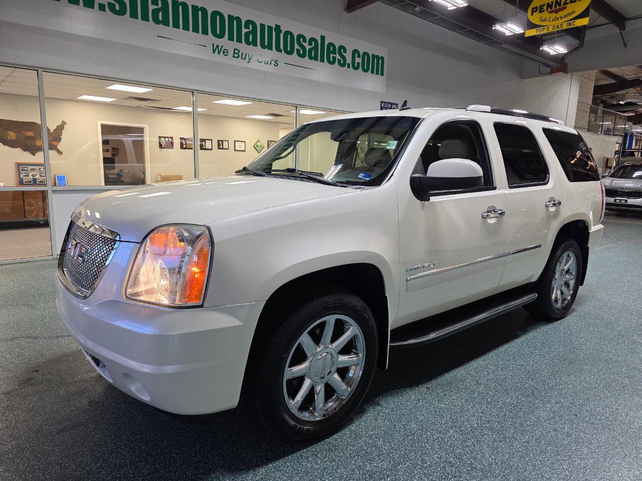Used 2013 GMC Yukon Denali AWD/4WD image 2