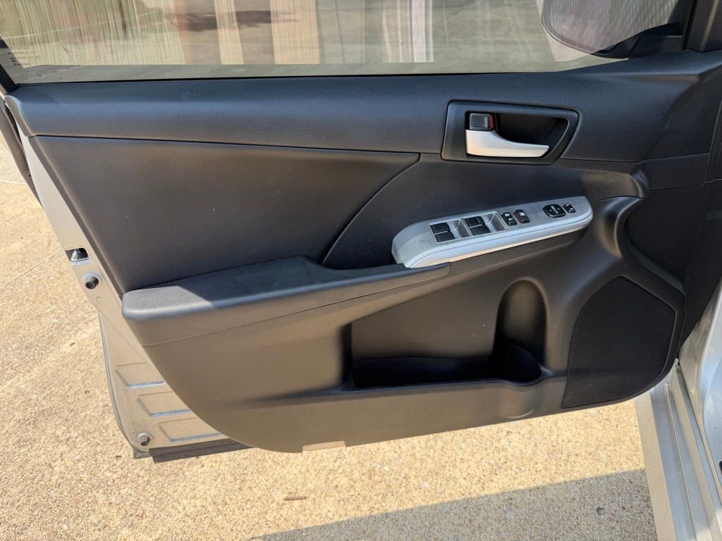 Used 2014 Toyota Camry SE FWD image 11