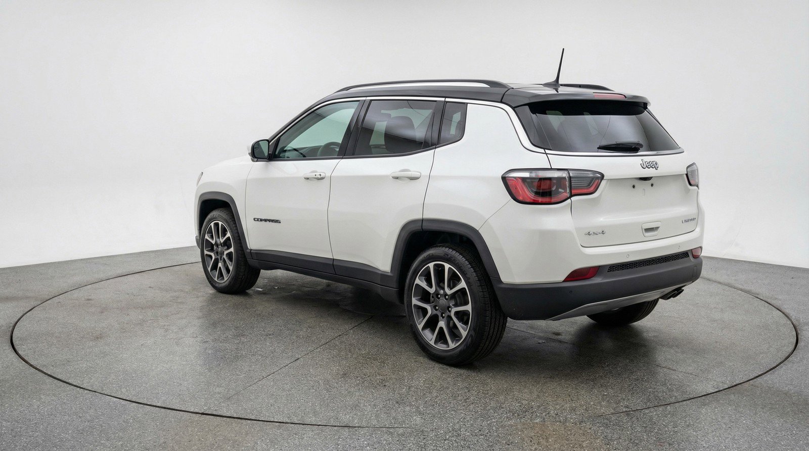 Used 2025 Jeep Compass Trailhawk image 6