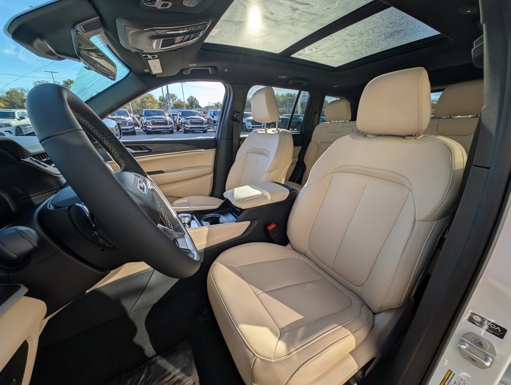 New 2025 Jeep Grand Cherokee Limited image 13