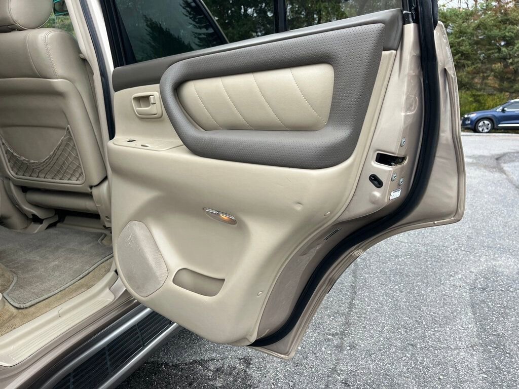 Used 2006 Toyota Land Cruiser image 54