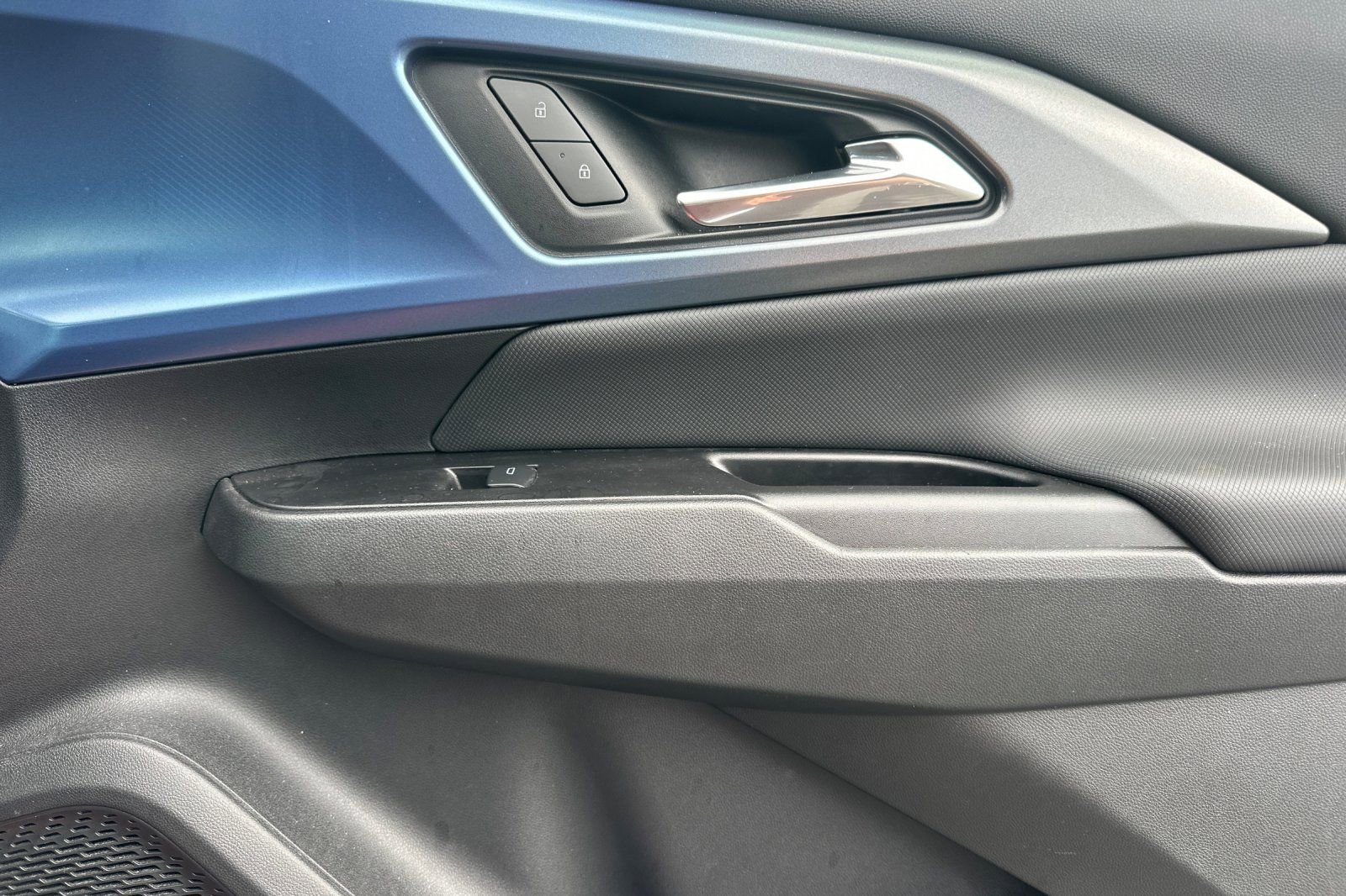 Used 2025 Chevrolet Equinox EV LT w/ Convenience Package FWD image 20