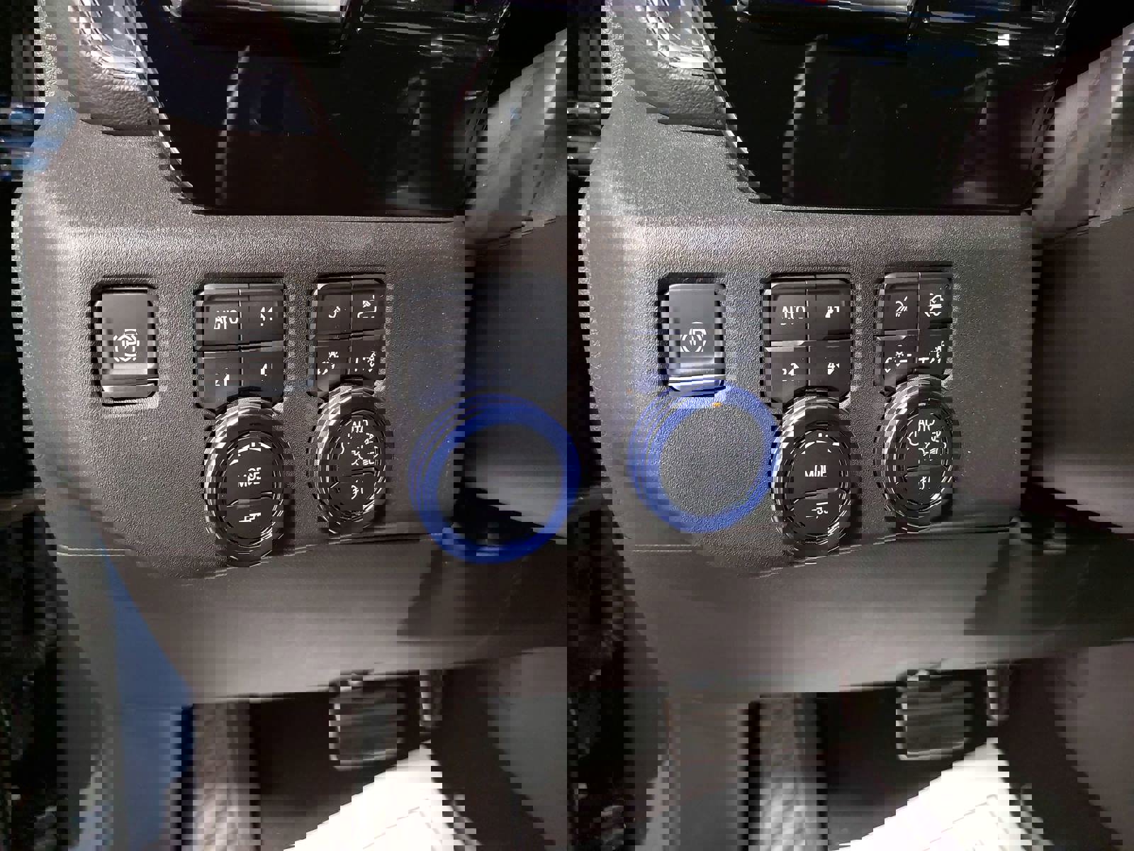 Used 2022 Chevrolet Silverado 1500 High Country w/ High Country Premium Package image 28