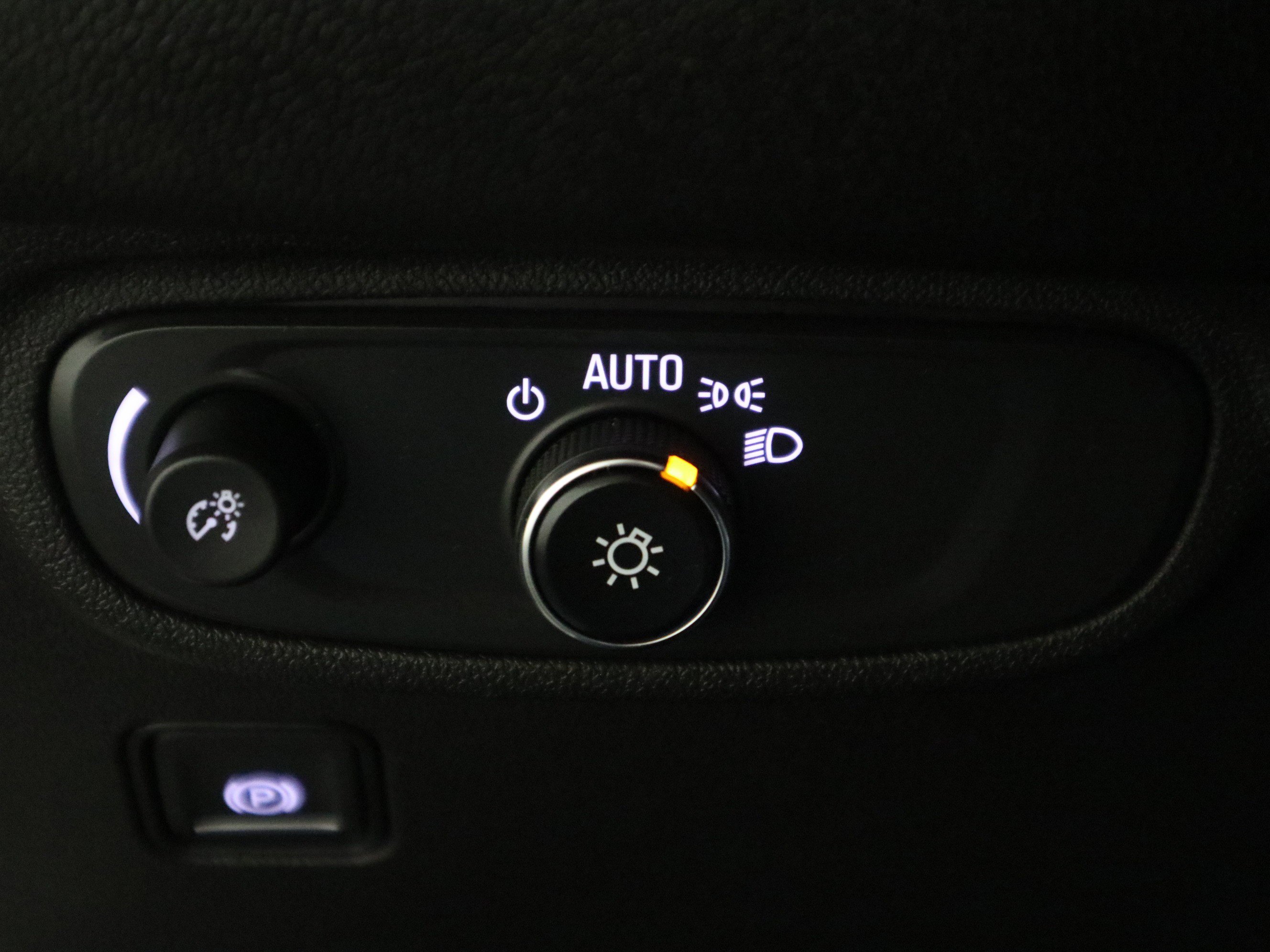 Used 2022 GMC Terrain SLE image 34