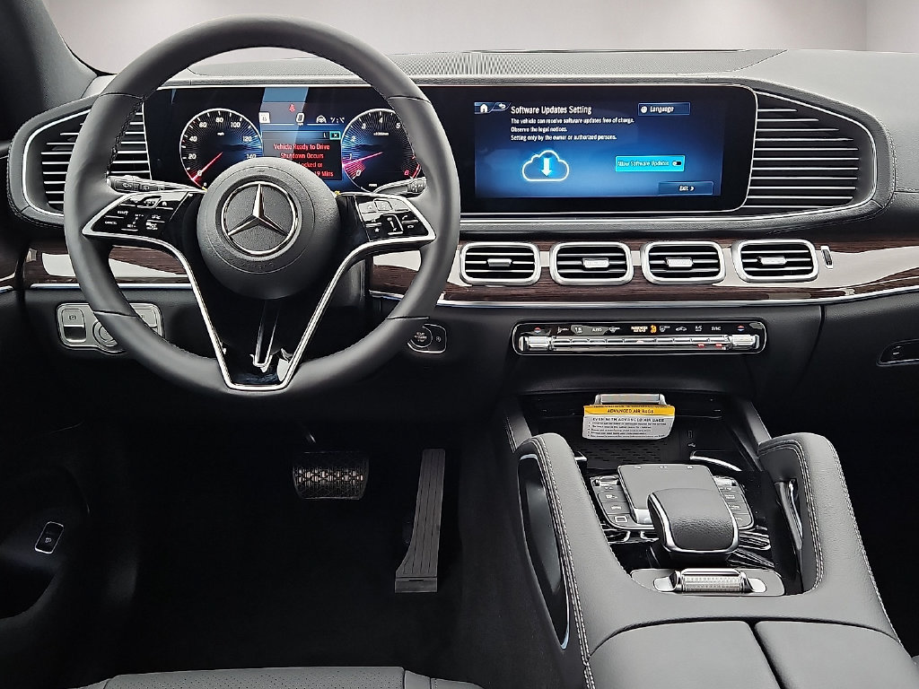 Used 2025 Mercedes-Benz GLS 450 4MATIC image 16
