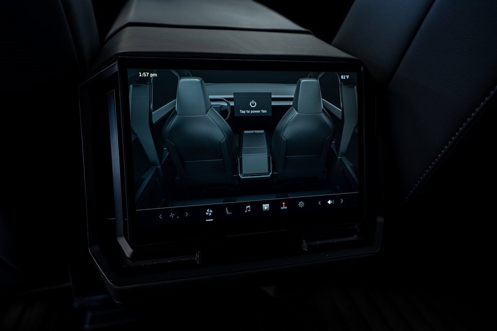 Used 2024 Tesla Cybertruck AWD Crew Cab image 47