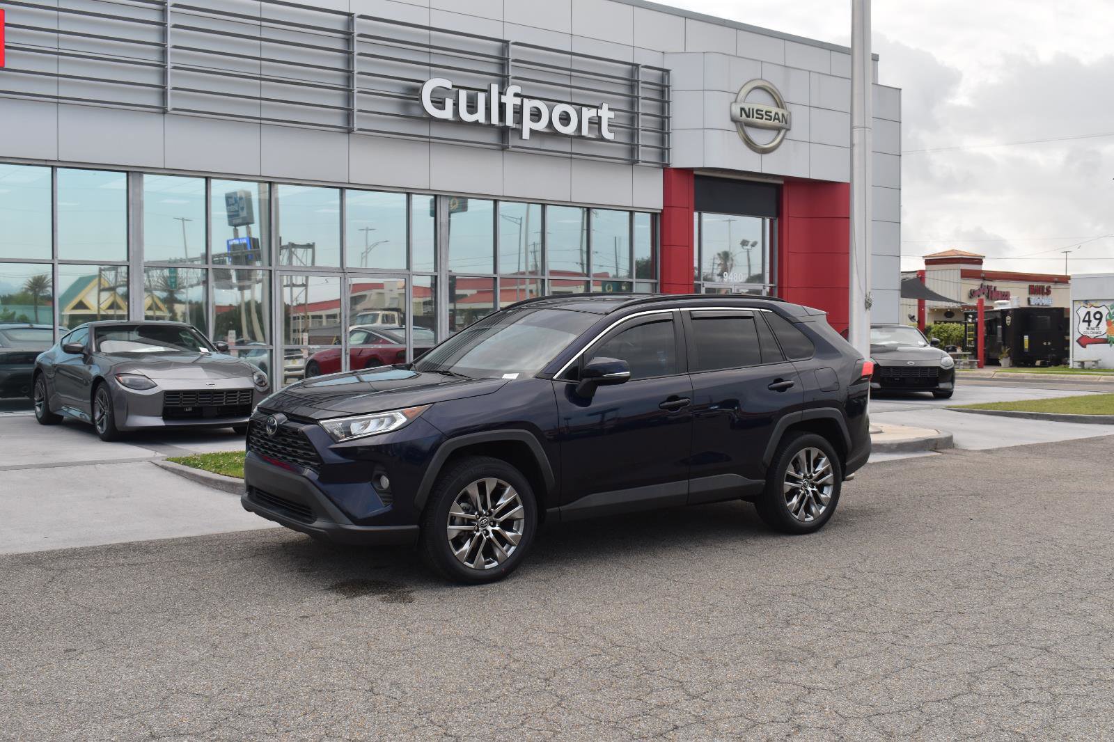 Used 2020 Toyota RAV4 XLE Premium FWD image 2