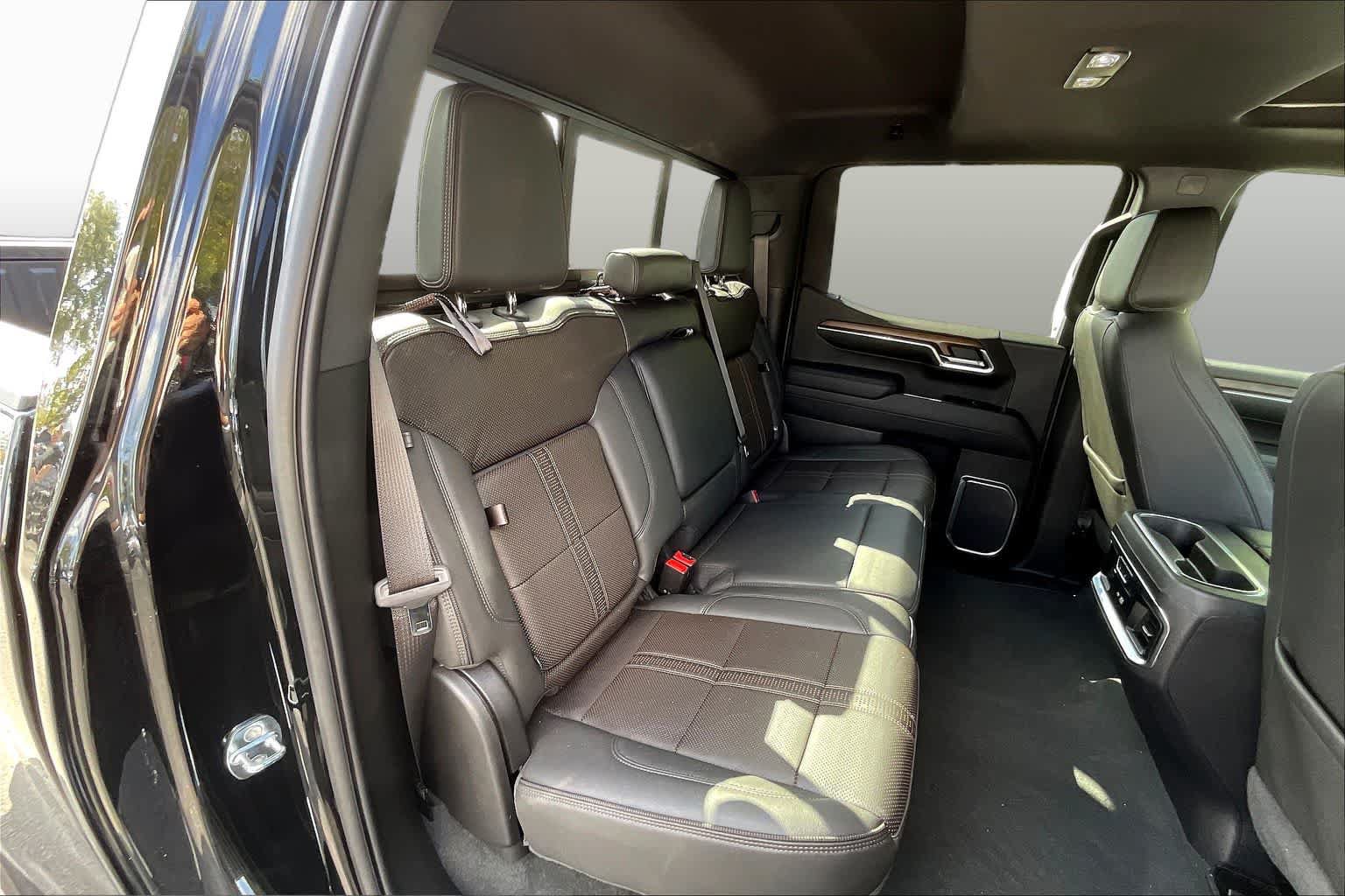 Used 2023 Chevrolet Silverado 1500 High Country w/ High Country Premium Package AWD/4WD image 50