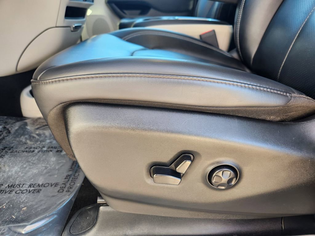 Used 2024 Chrysler Pacifica Select image 13
