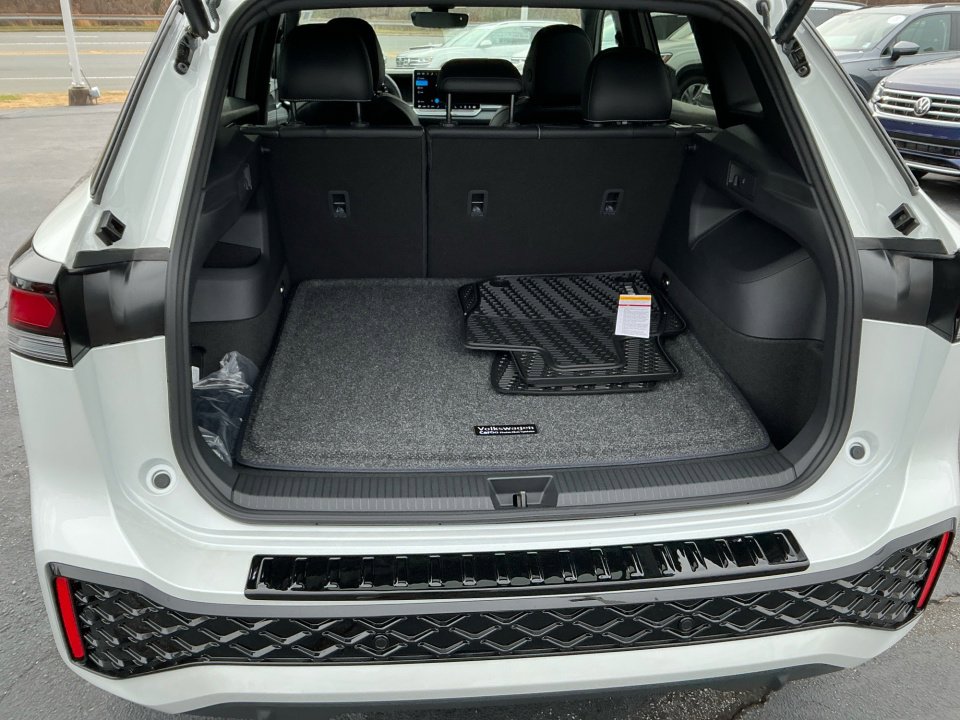 New 2026 Volkswagen Tiguan SE R-Line AWD/4WD image 14