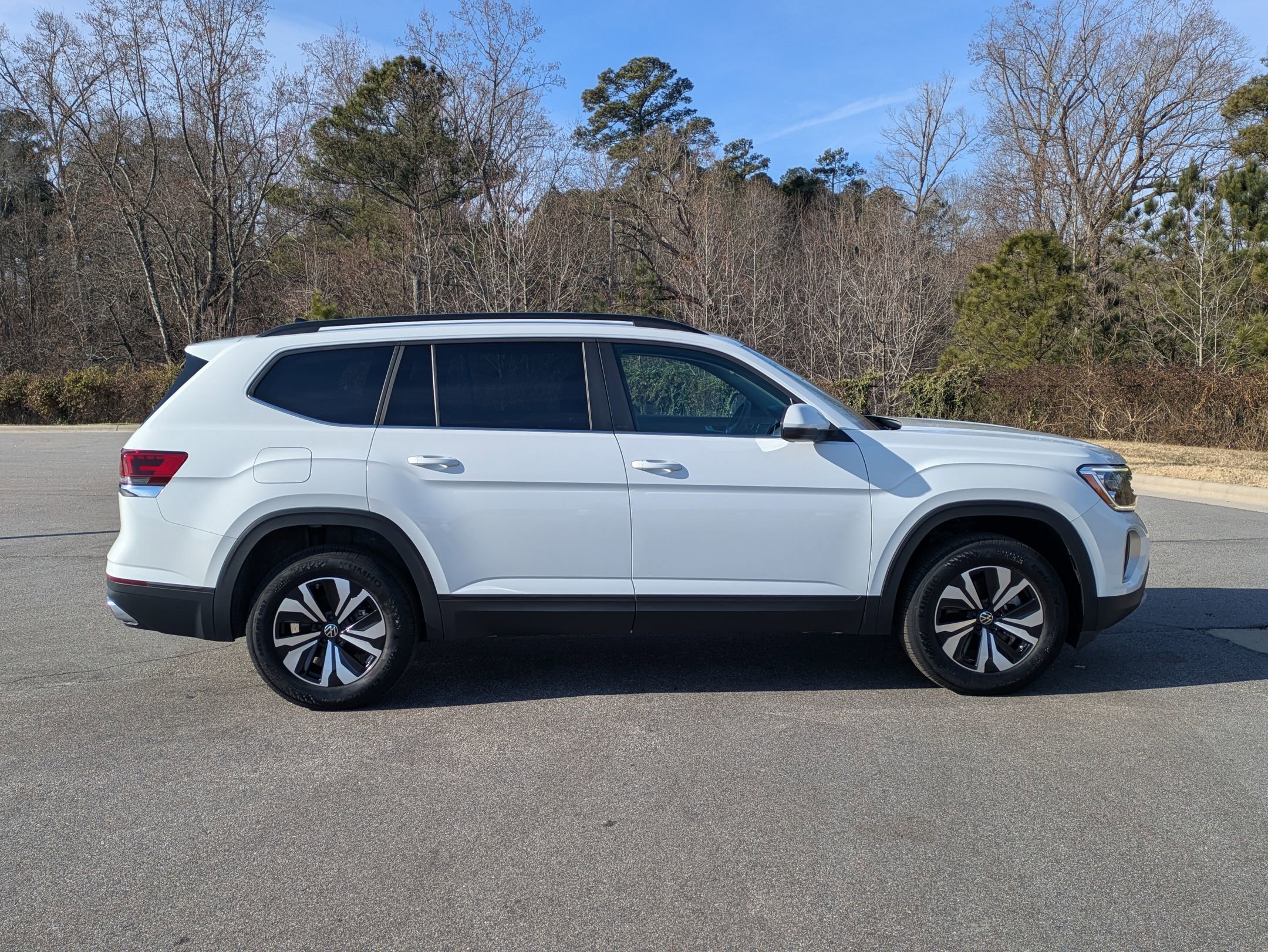 Used 2024 Volkswagen Atlas SE image 4