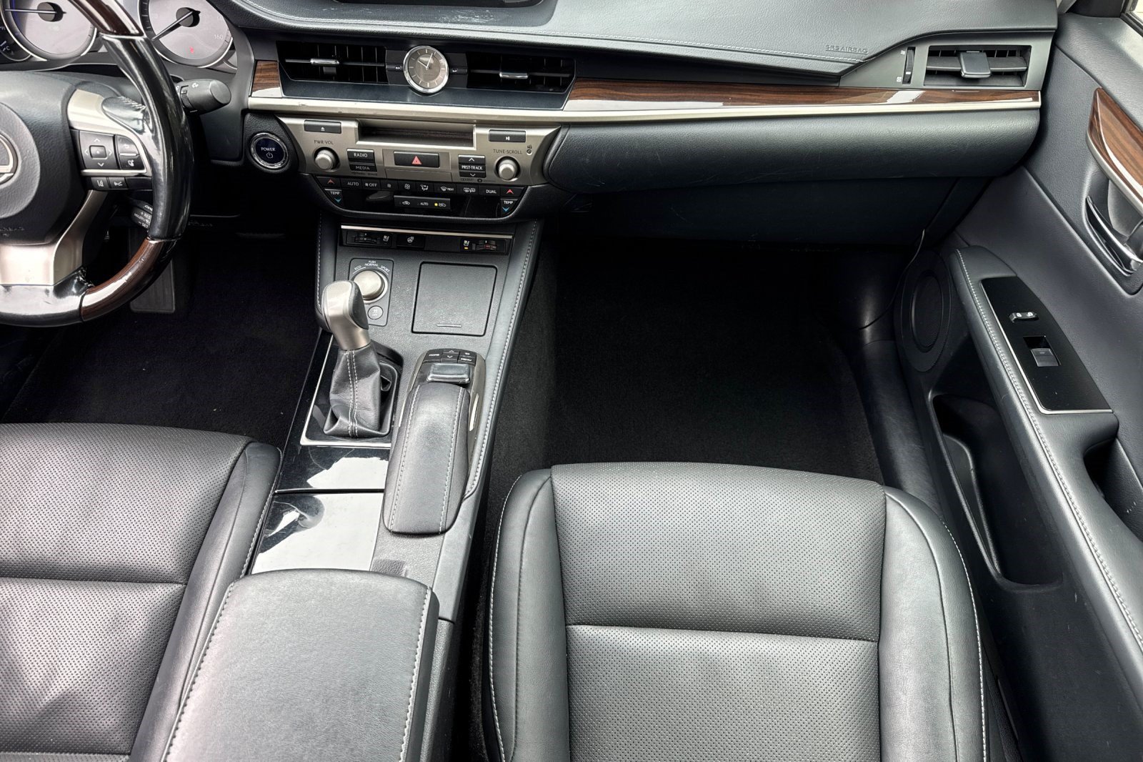 Used 2017 Lexus ES 300h w/ Navigation System Package FWD image 31
