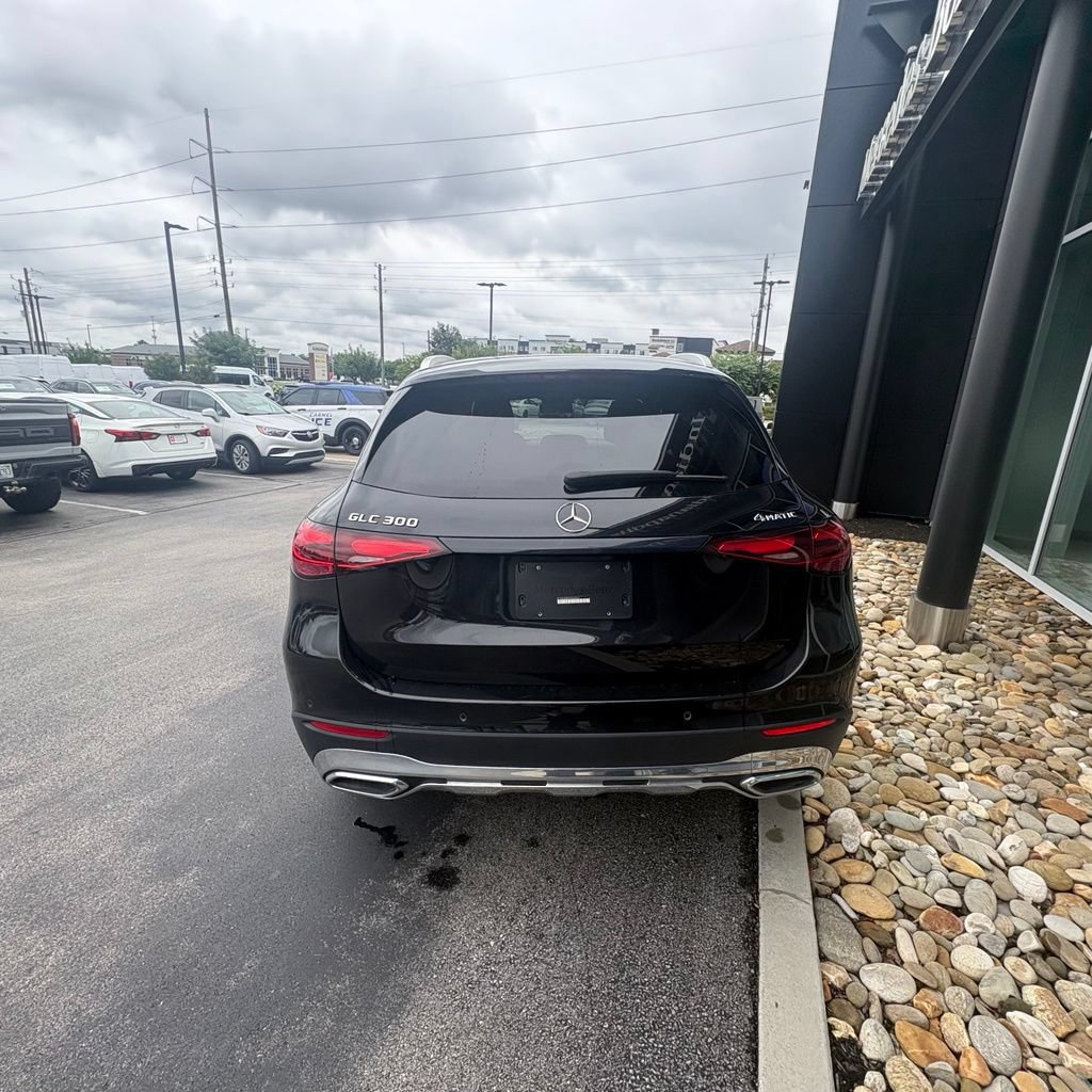 Used 2023 Mercedes-Benz GLC 300 4MATIC image 7