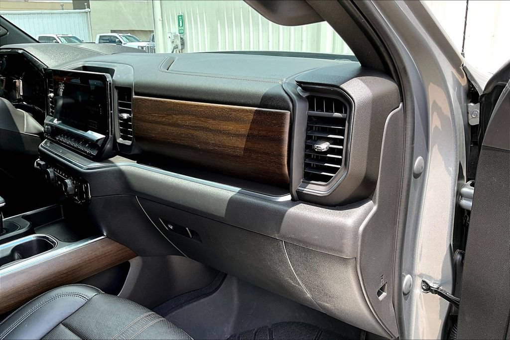 Used 2023 Chevrolet Silverado 1500 High Country w/ High Country Premium Package AWD/4WD image 19
