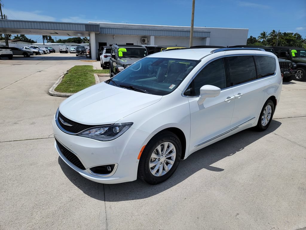 Used 2018 Chrysler Pacifica Touring-L Plus w/ Advanced Safetytec Group FWD image 1