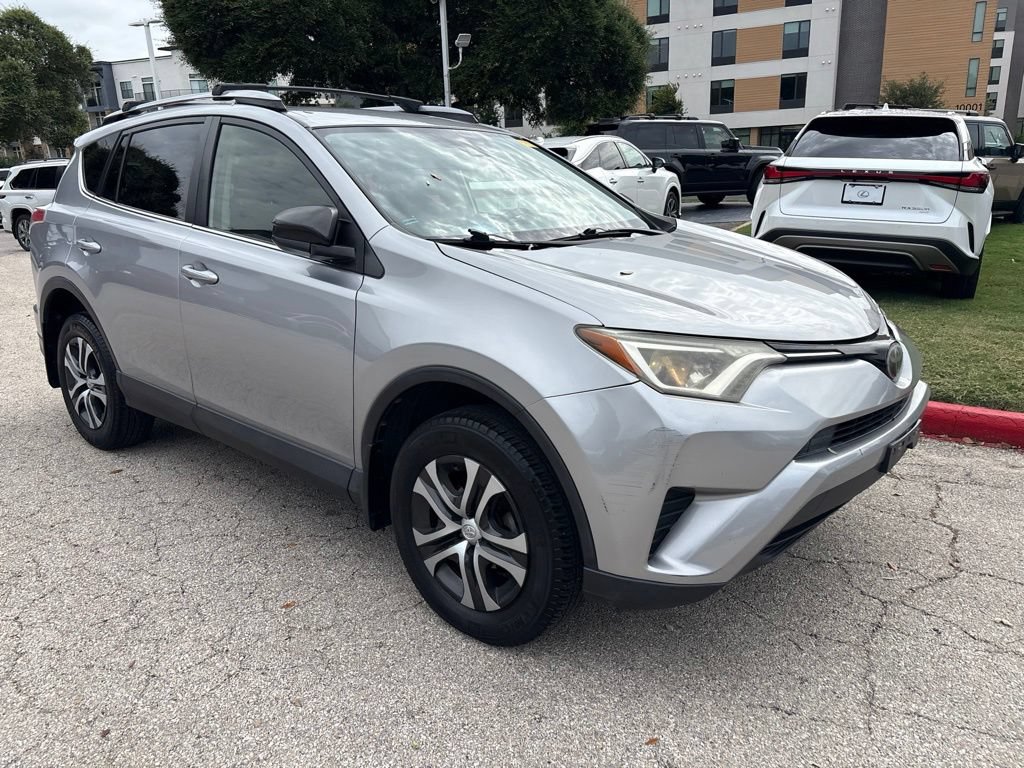 Used 2018 Toyota RAV4 LE FWD image 7
