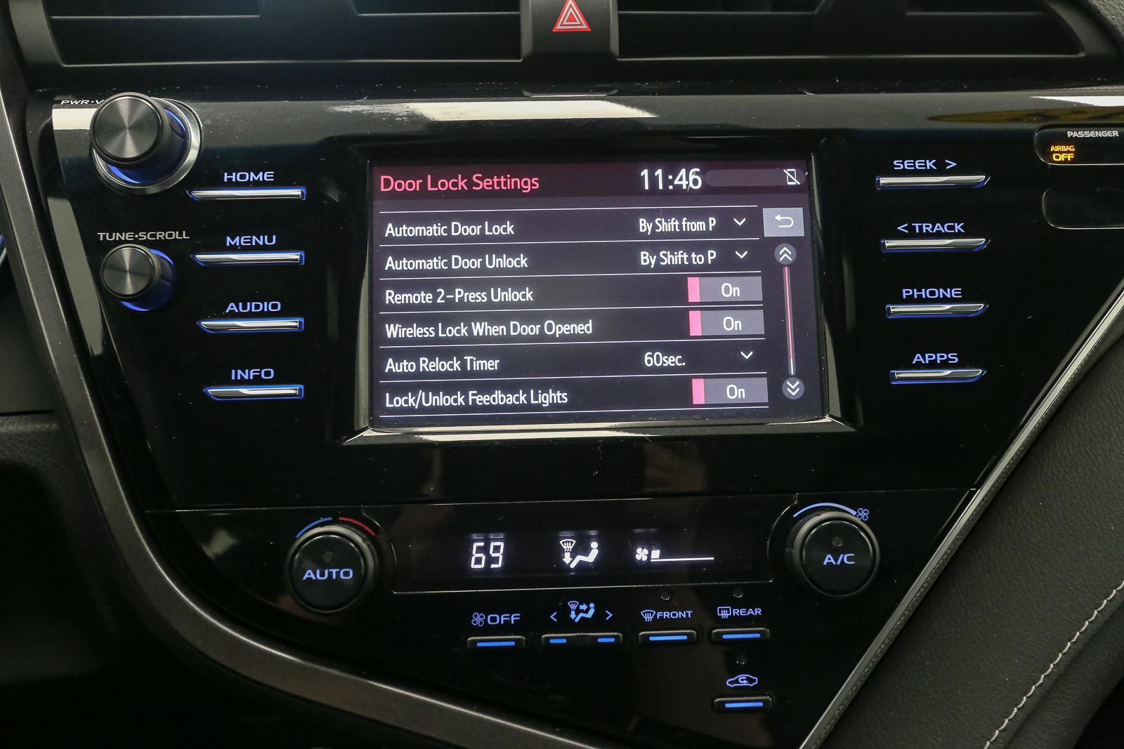 Used 2018 Toyota Camry SE image 28