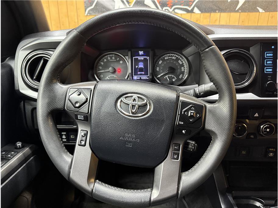 Used 2018 Toyota Tacoma TRD Sport AWD/4WD image 23