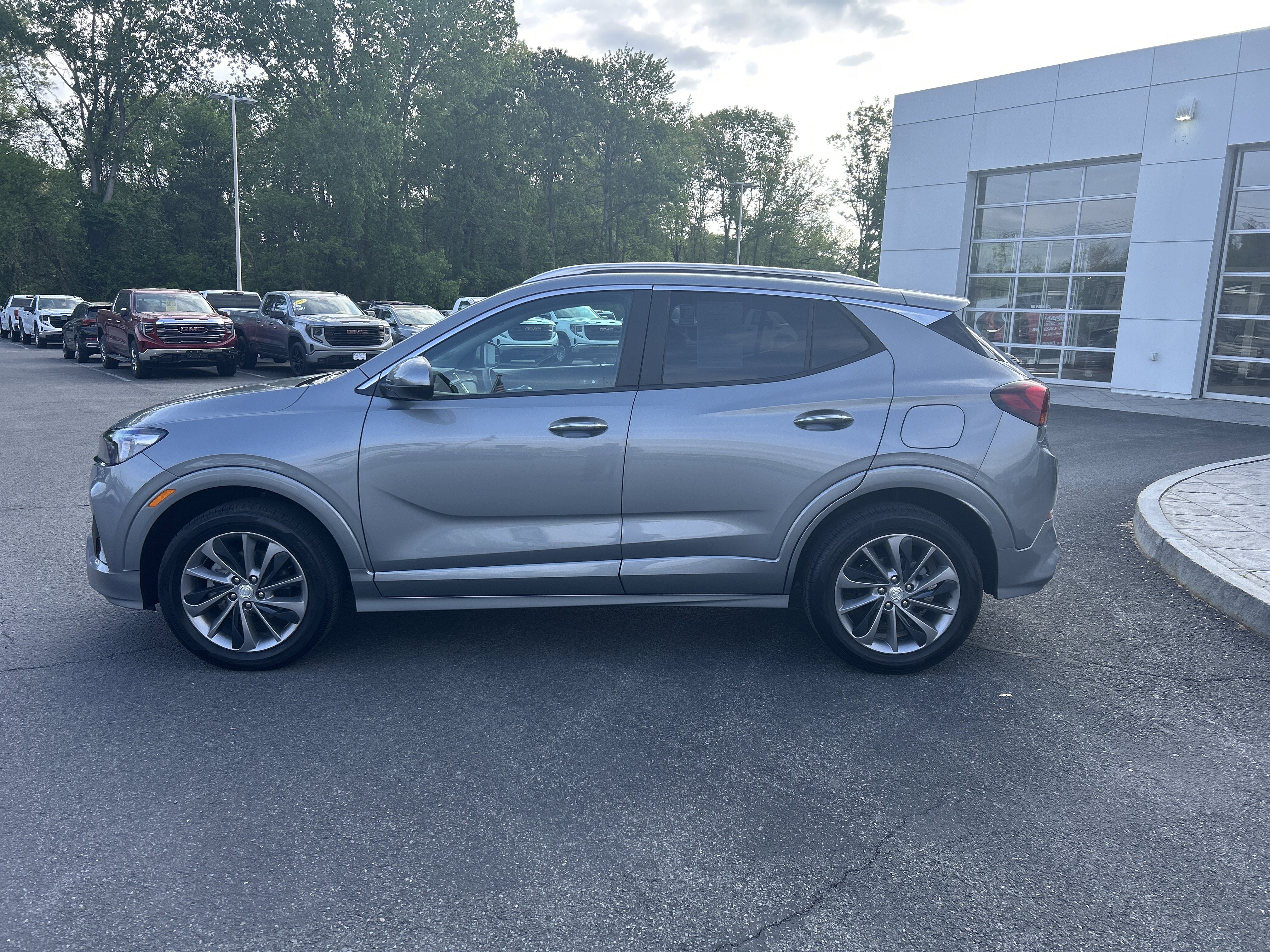 Certified 2023 Buick Encore GX Select w/ Experience Buick Package AWD/4WD image 2