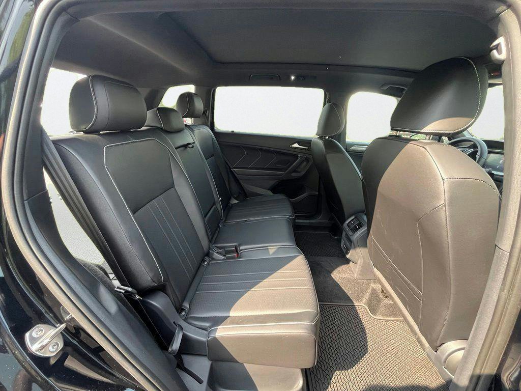 Certified 2024 Volkswagen Tiguan SE R-Line AWD/4WD image 29
