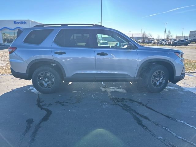 New 2025 Honda Pilot TrailSport image 2