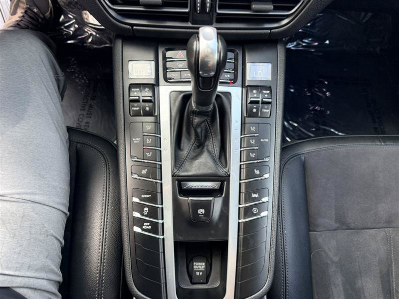 Used 2021 Porsche Macan AWD/4WD image 40
