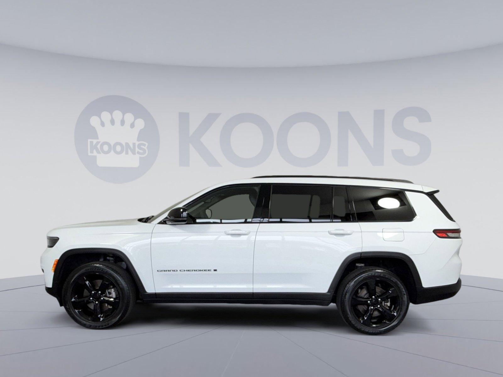 Used 2023 Jeep Grand Cherokee L Laredo AWD/4WD image 2