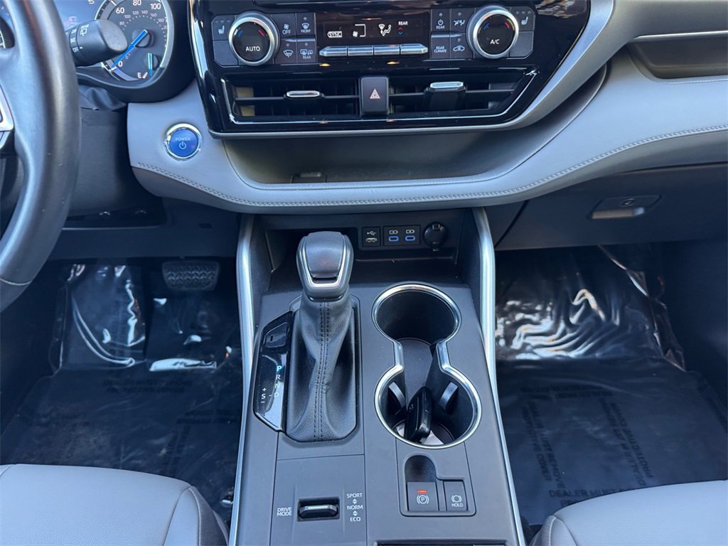 Used 2022 Toyota Highlander XLE image 11