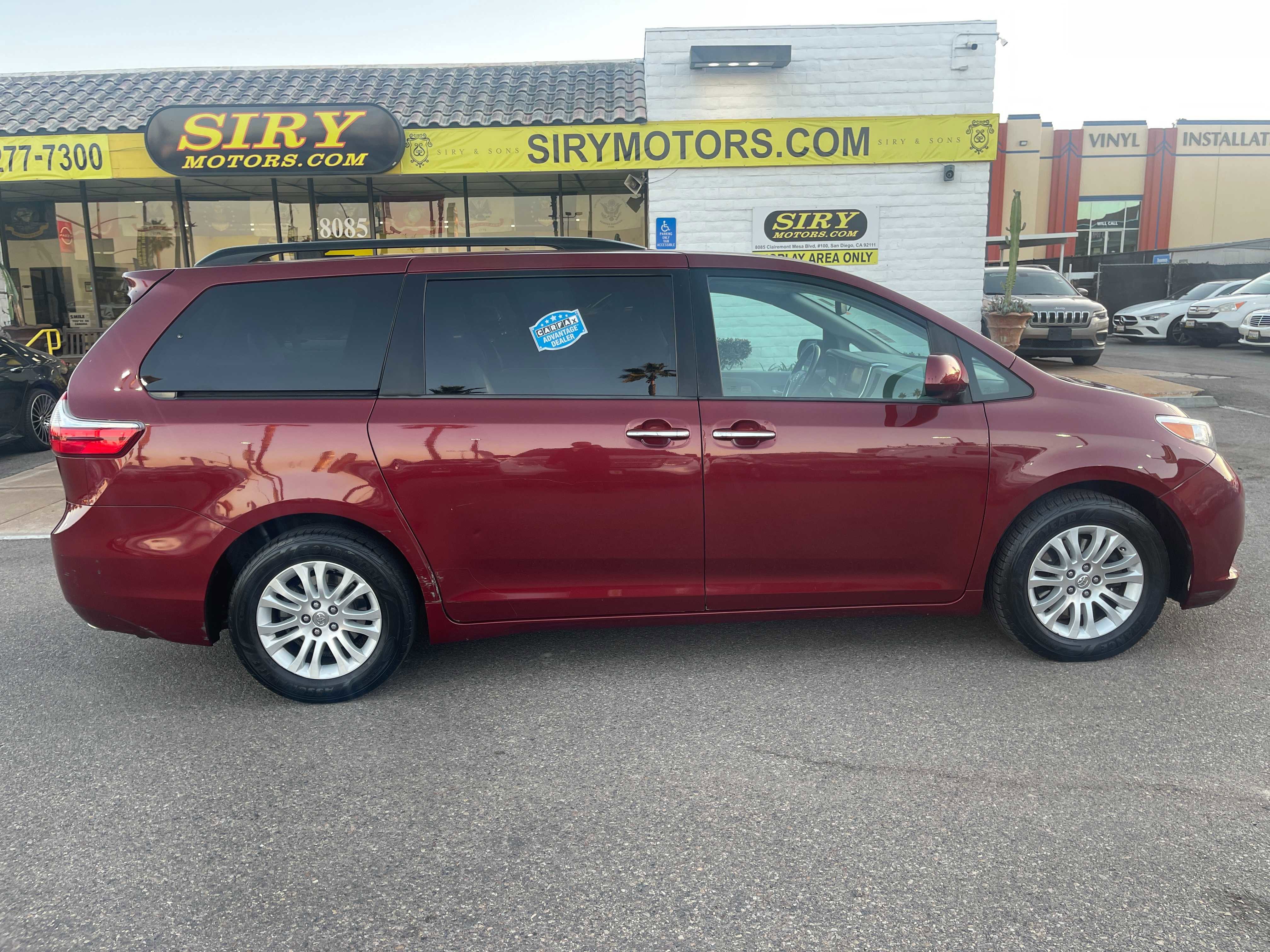 Used 2015 Toyota Sienna XLE FWD image 2