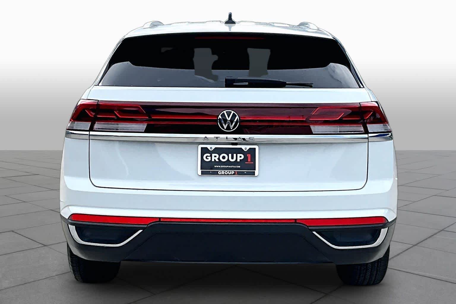 Used 2025 Volkswagen Atlas Cross Sport SE FWD image 5