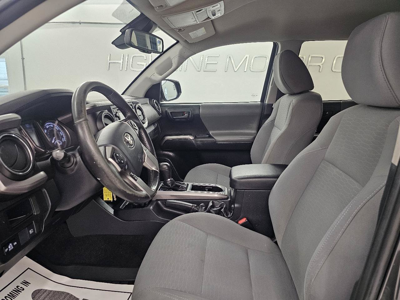 Used 2019 Toyota Tacoma SR5 AWD/4WD image 11