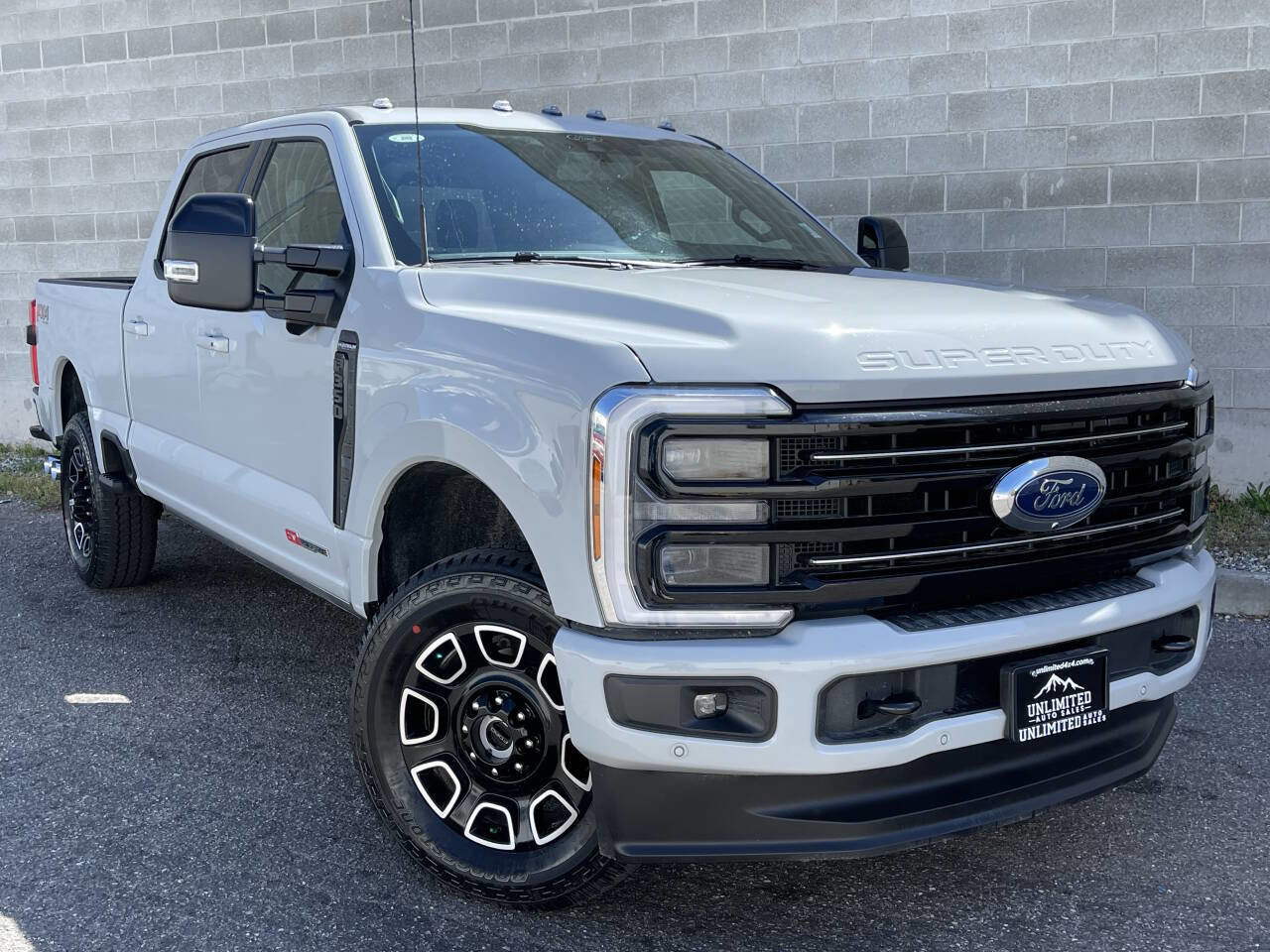 Used 2026 Ford F350 Platinum AWD/4WD image 1