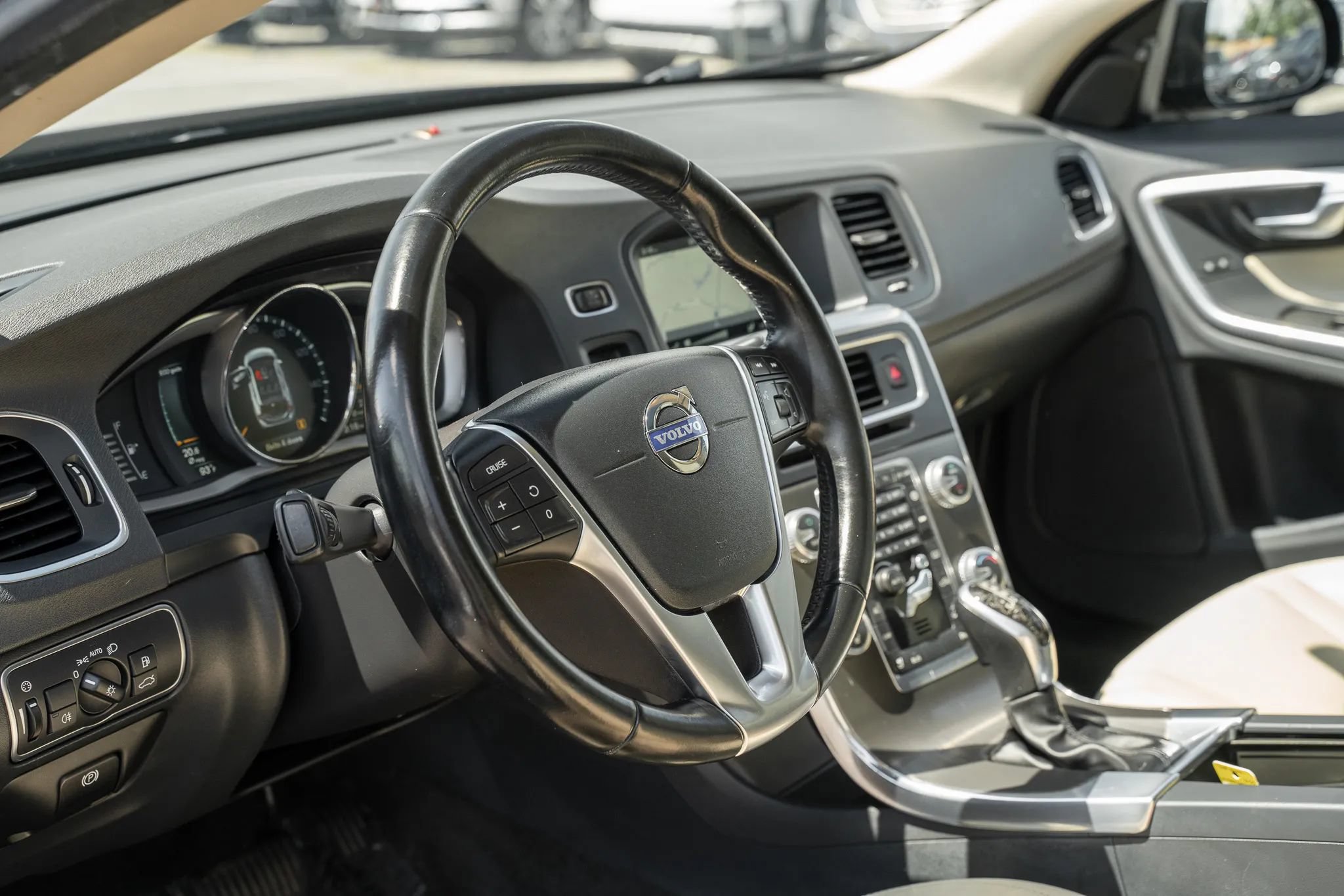 Used 2015 Volvo V60 T5 Cross Country w/ Convenience Package AWD/4WD image 14