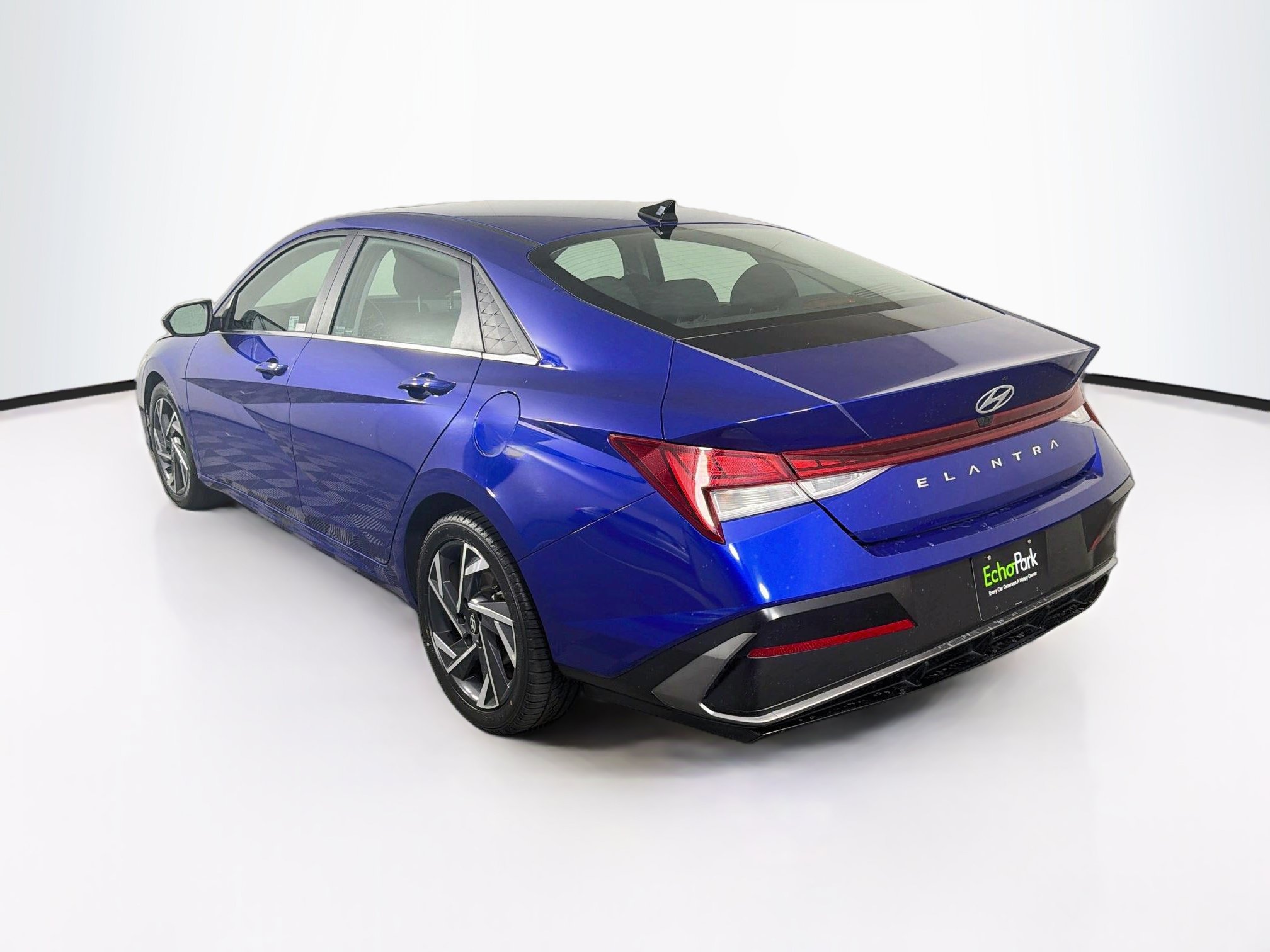 Used 2025 Hyundai Elantra SEL FWD image 5