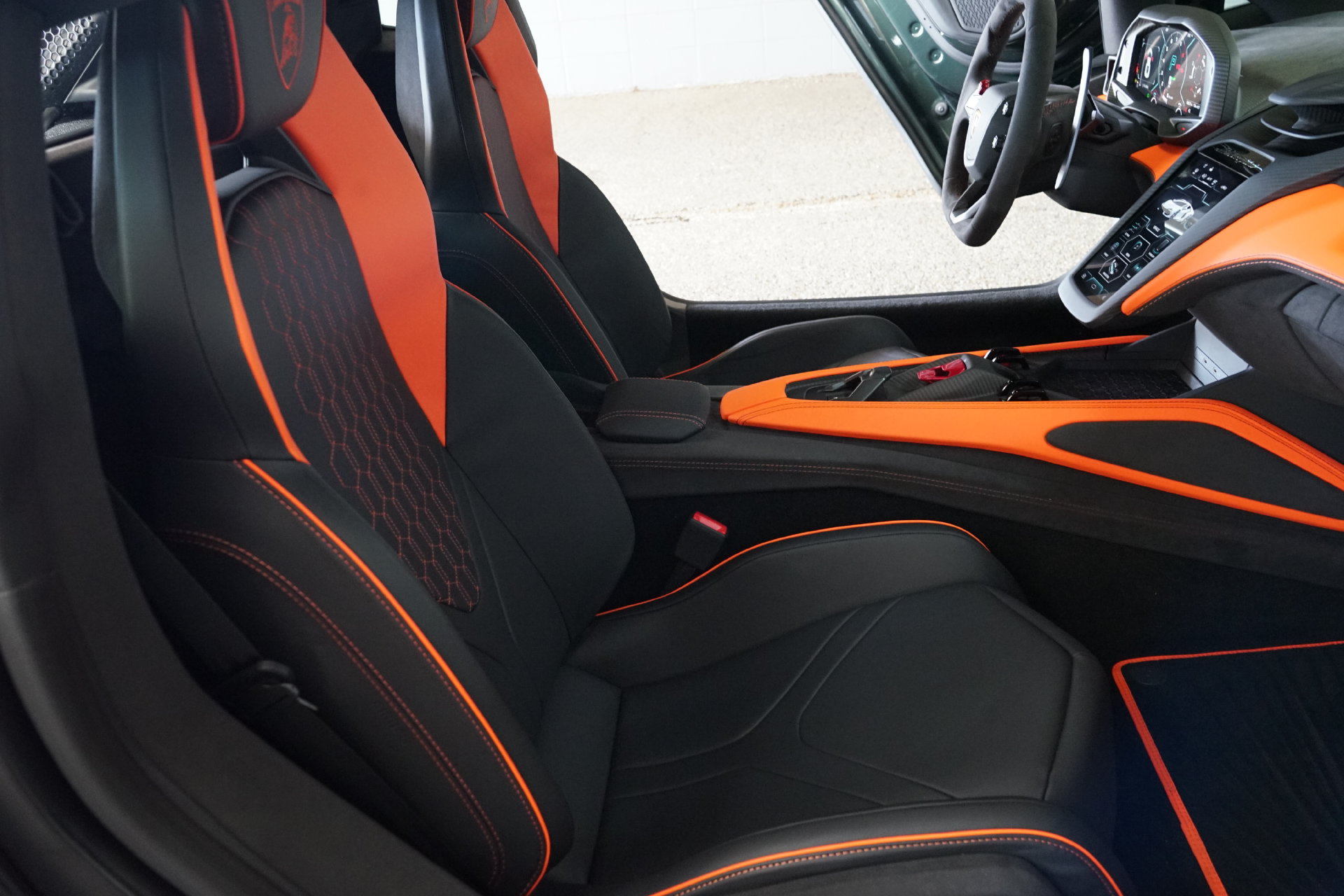 Used 2025 Lamborghini Revuelto AWD/4WD image 10