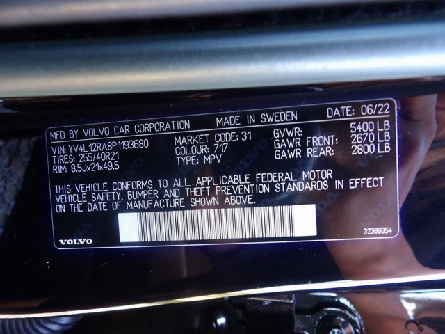 Certified 2023 Volvo XC60 B5 Ultimate w/ Climate Package image 30